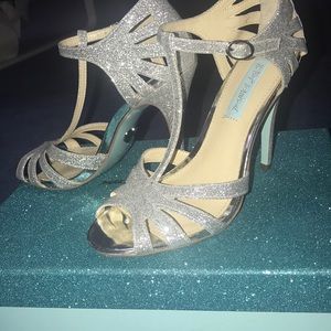 ✨ Betsey Johnson heels✨